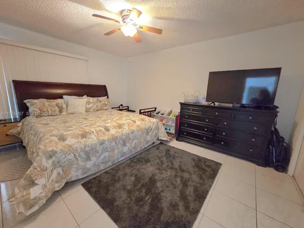 $2,350 | 220 Lakeview Drive, Unit 312, Weston, FL 33326