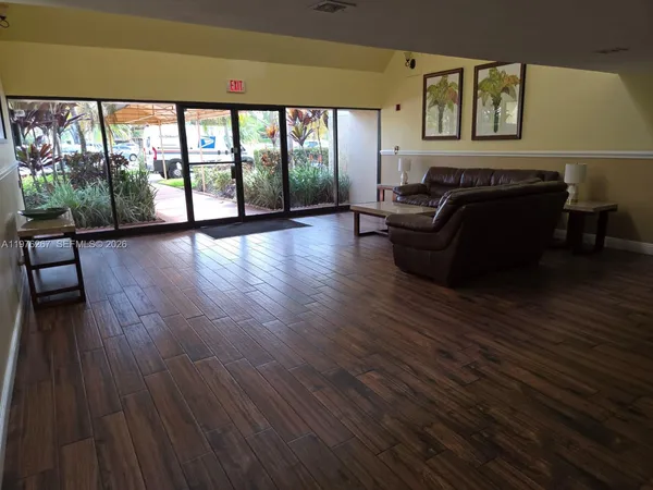 $2,350 | 220 Lakeview Drive, Unit 312, Weston, FL 33326