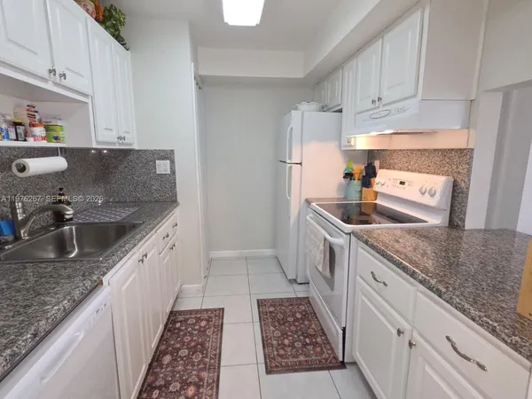 $2,350 | 220 Lakeview Drive, Unit 312, Weston, FL 33326