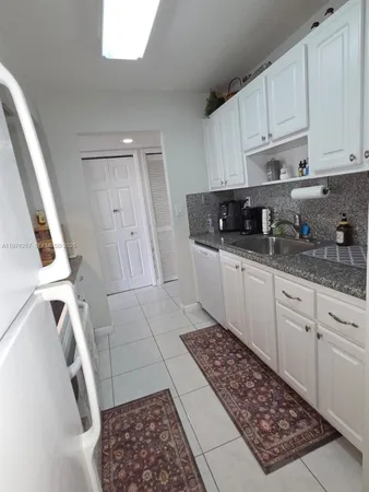 $2,350 | 220 Lakeview Drive, Unit 312, Weston, FL 33326
