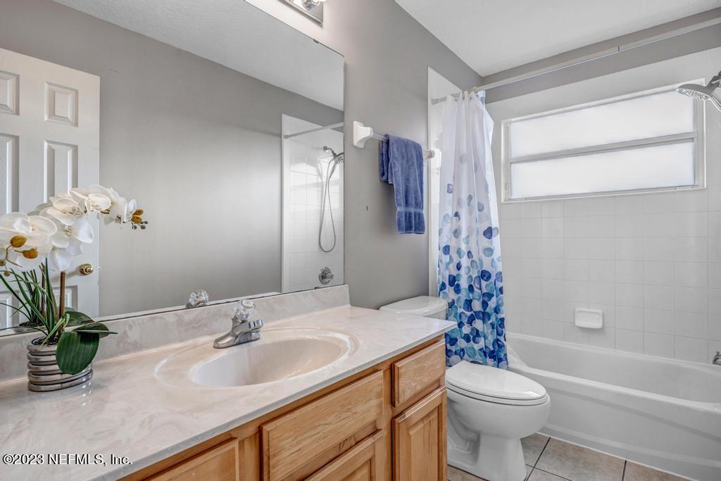 428 Sparrow Branch Circle St. Johns, FL 32259 - Photo 31 of 42 a bathroom with a sink toilet and shower