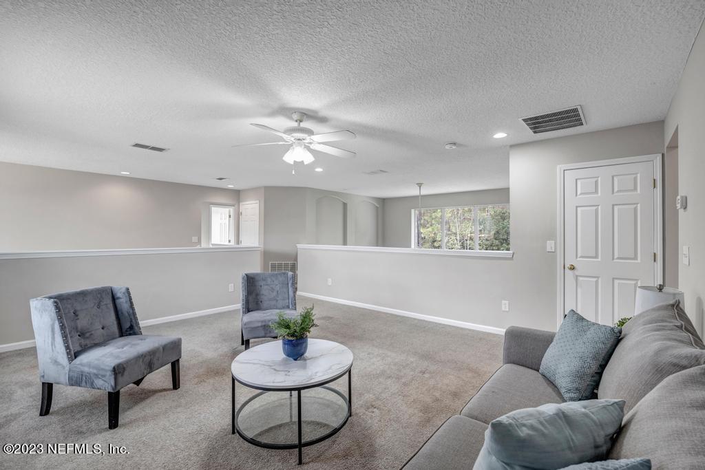 428 Sparrow Branch Circle St. Johns, FL 32259 - Photo 33 of 42 a living room with furniture and a potted plant