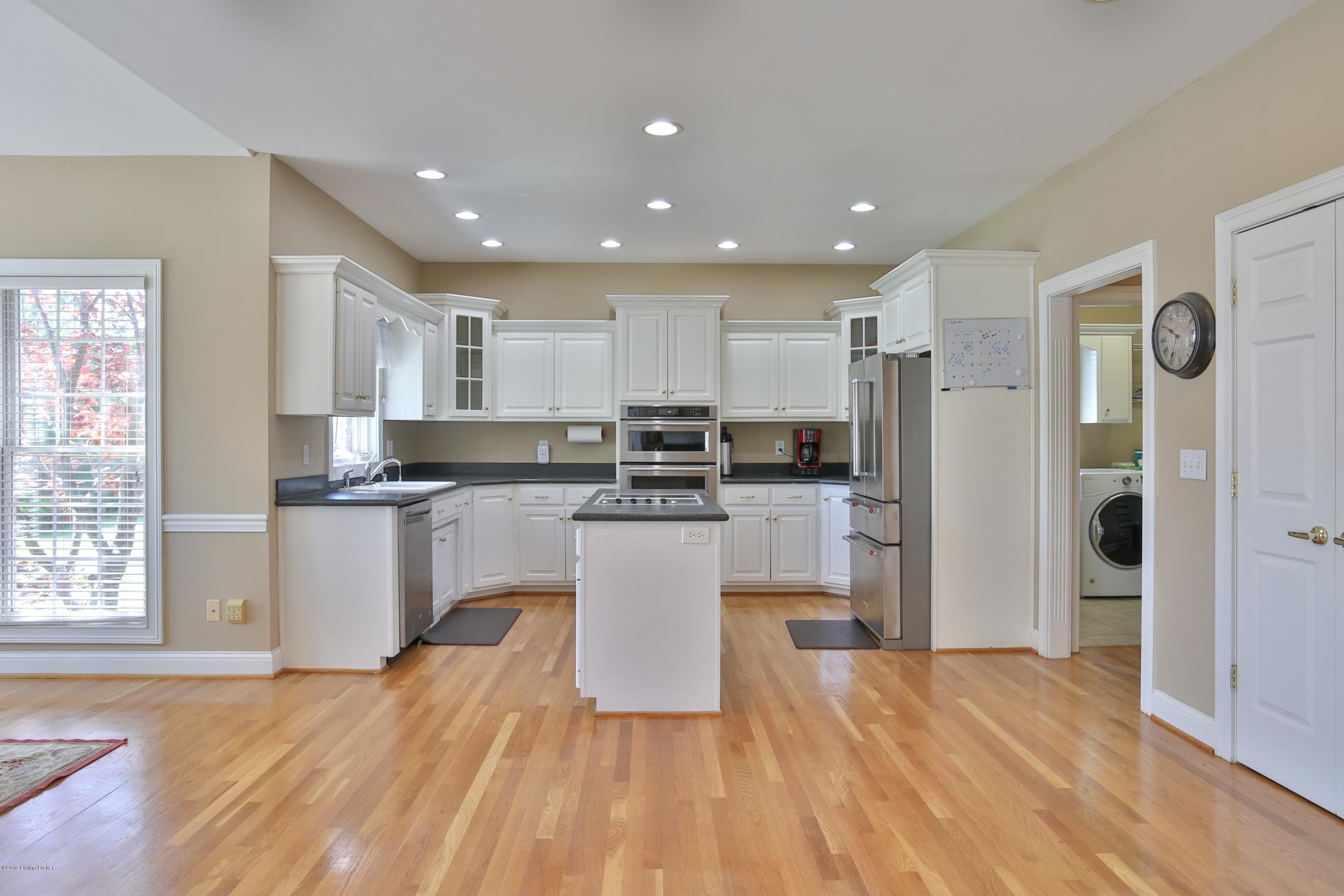 12605 Ridgemoor Drive Prospect, KY 40059 - Photo 8 of 30 Eat-in kitchen