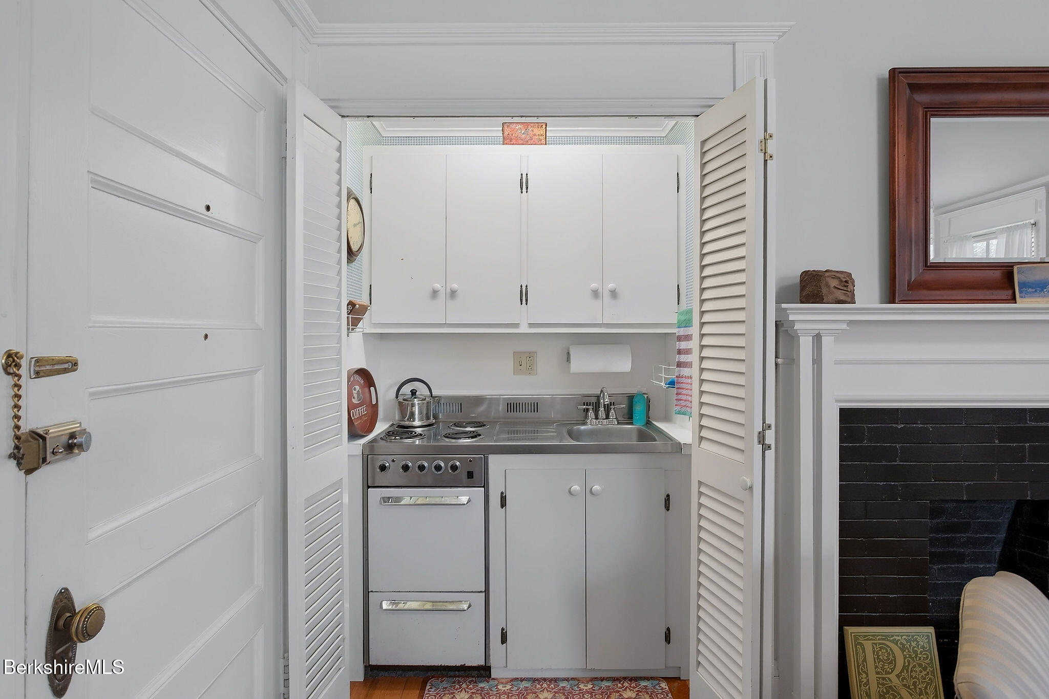 41 Main Street, Unit 7 Stockbridge, MA 01262 - Photo 10 of 16 Pullman Kitchen