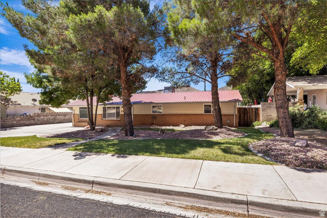 573 Diagonal Street St. George, UT 84770 - Photo 3 of 28