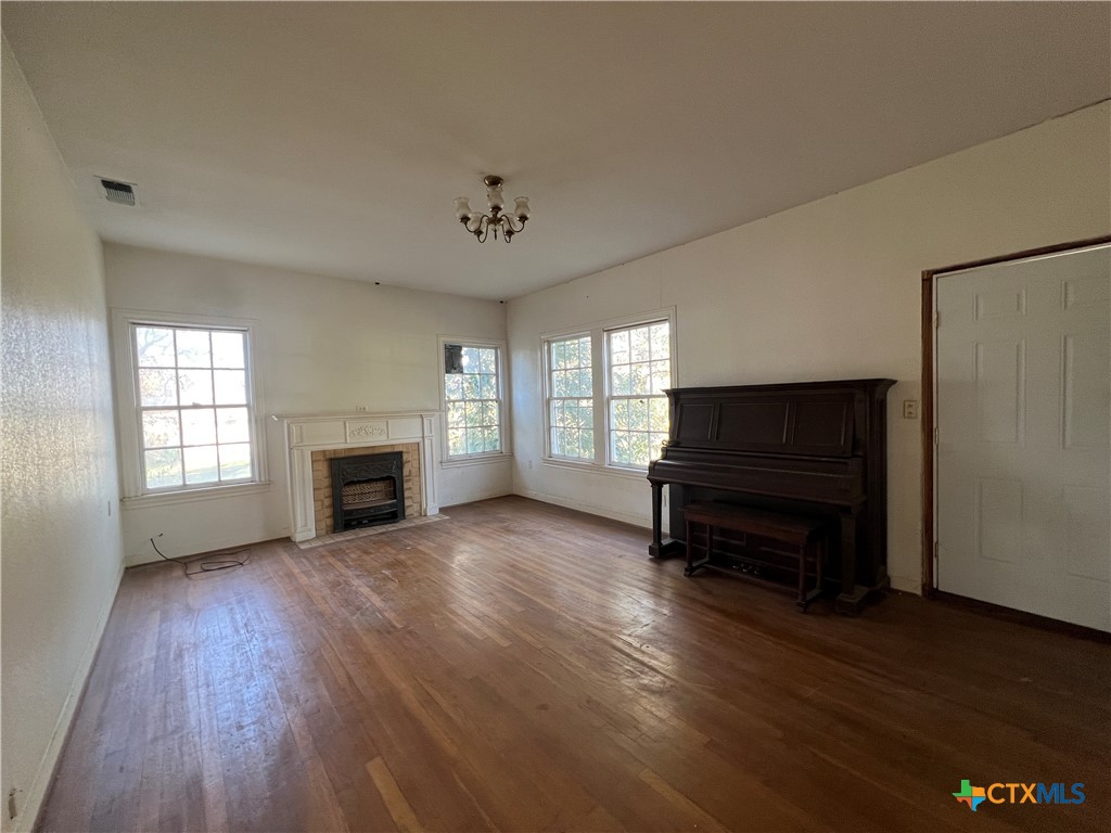 202 Shady Street Marlin, TX 76661 - Photo 2 of 25