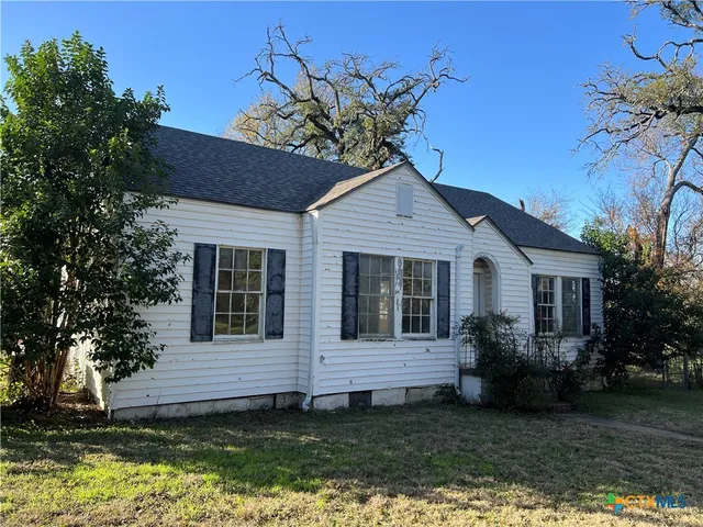 $10,000 | 202 Shady Street, Marlin, TX 76661
