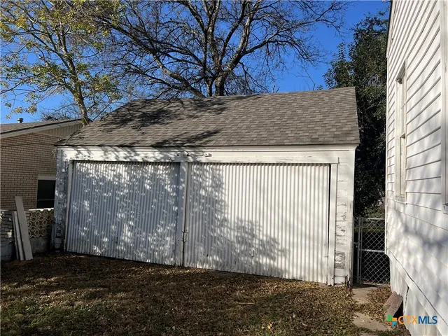 $10,000 | 202 Shady Street, Marlin, TX 76661