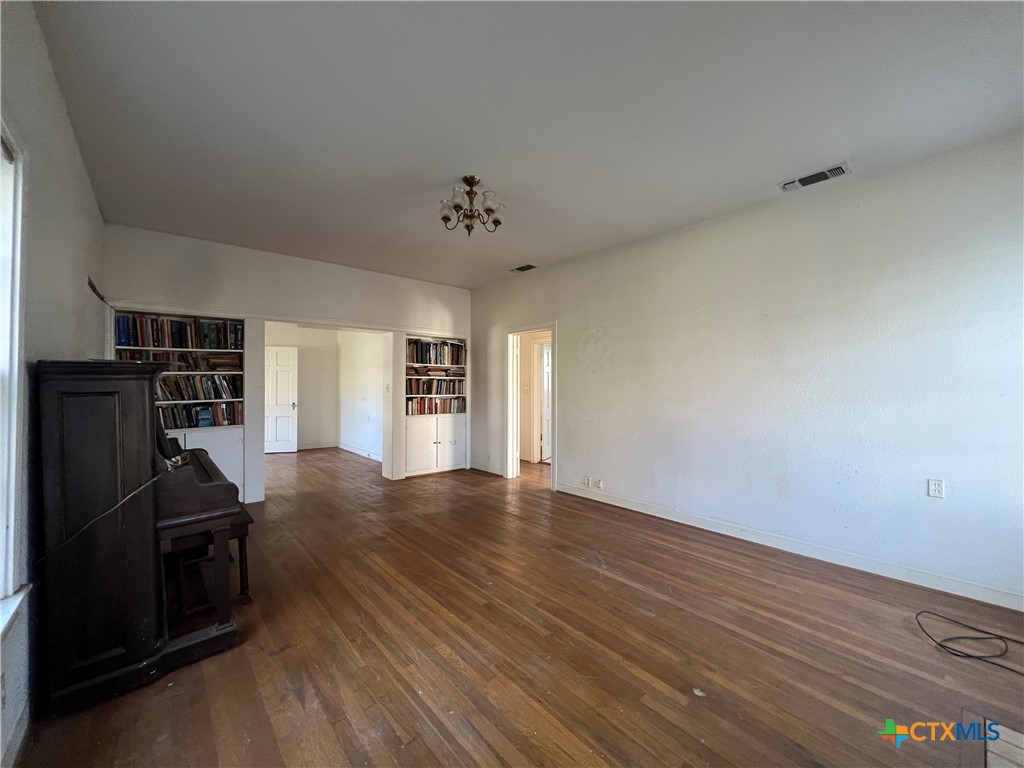 202 Shady Street Marlin, TX 76661 - Photo 4 of 25