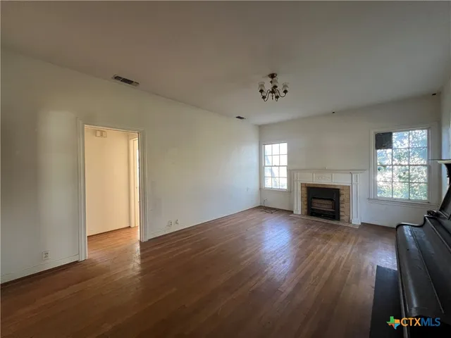 $10,000 | 202 Shady Street, Marlin, TX 76661