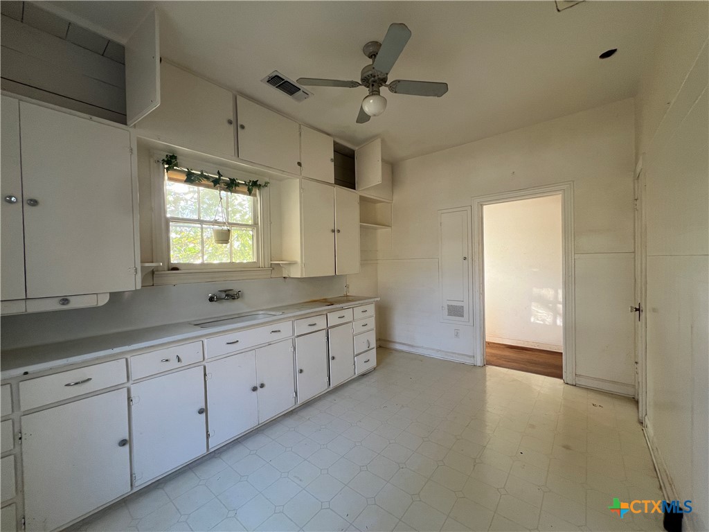 202 Shady Street Marlin, TX 76661 - Photo 7 of 25