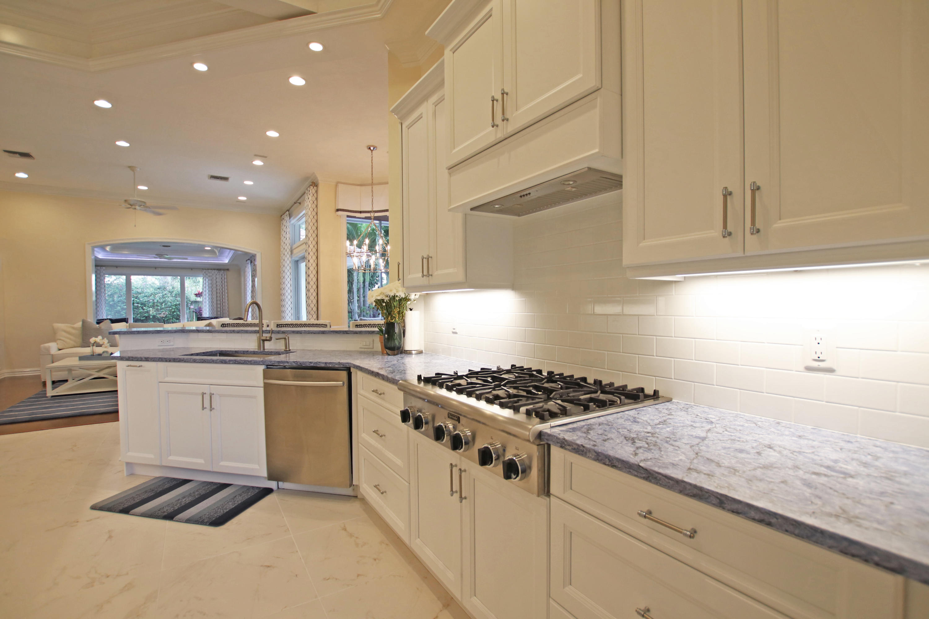 19 Bayview Road Tequesta, FL 33469 - Photo 11 of 54 Kitchen