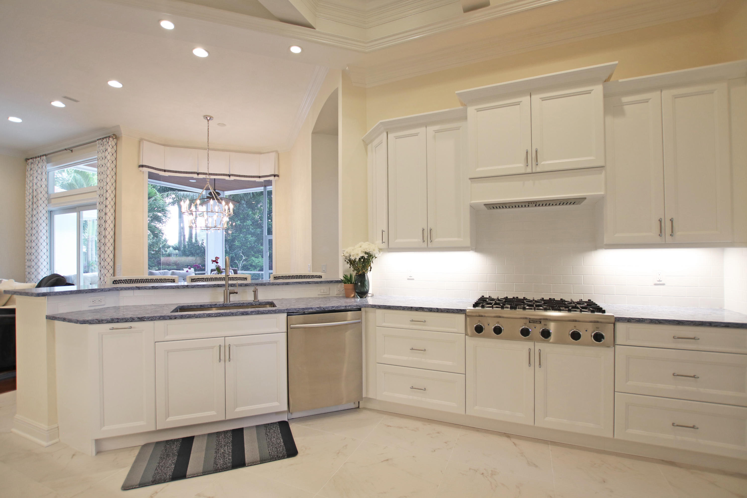 19 Bayview Road Tequesta, FL 33469 - Photo 15 of 54 Kitchen