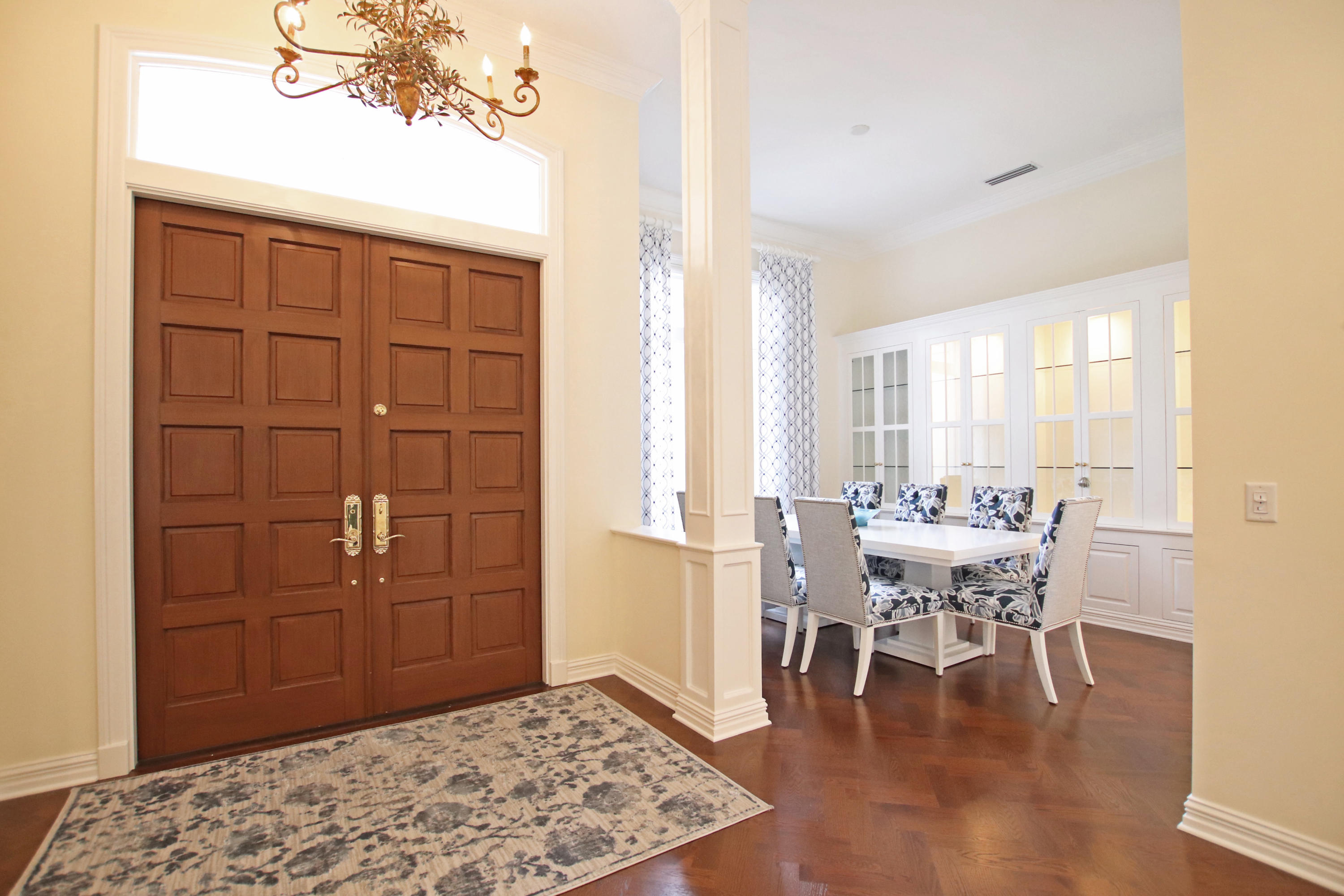 19 Bayview Road Tequesta, FL 33469 - Photo 5 of 54 Entry + Dining Room