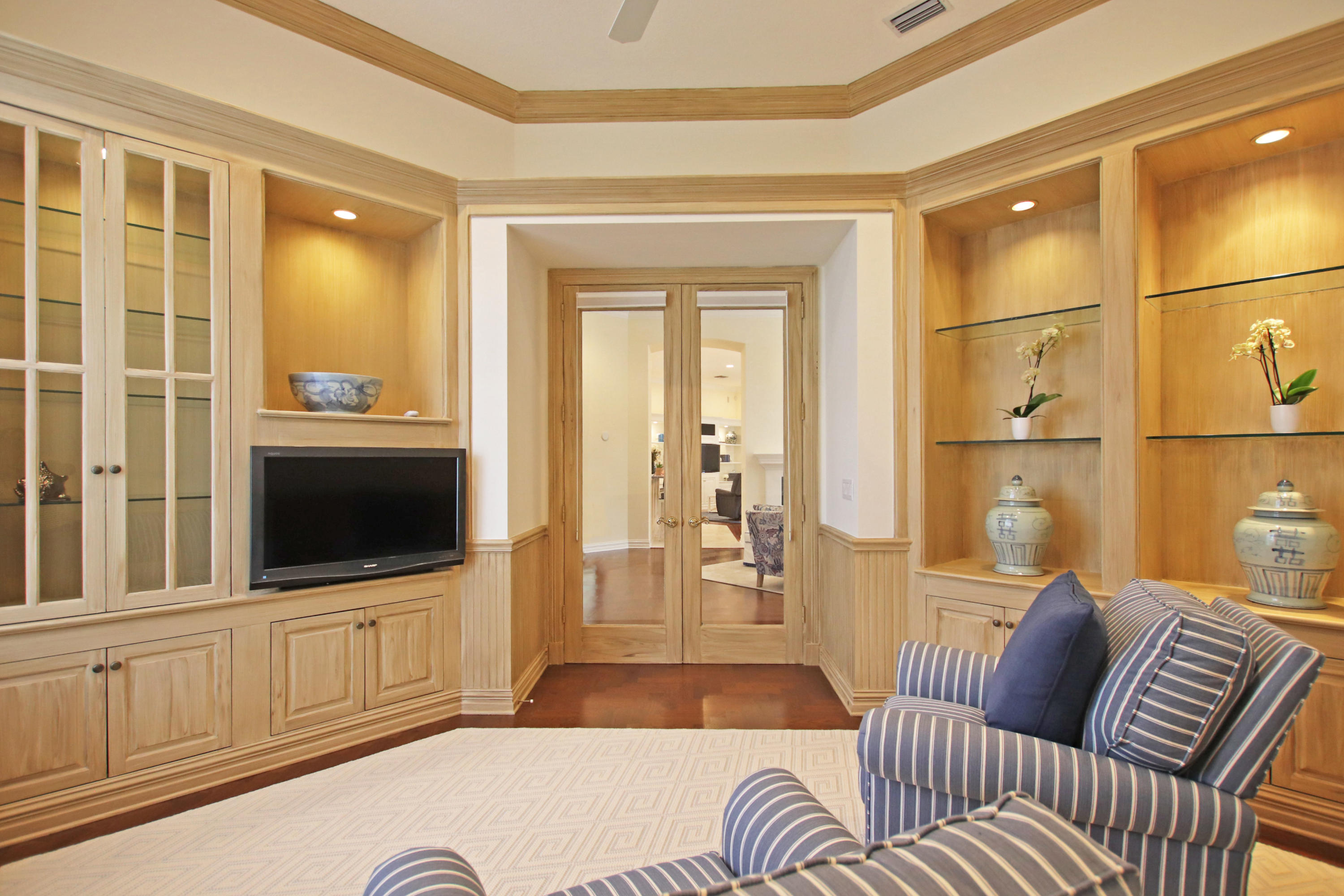 19 Bayview Road Tequesta, FL 33469 - Photo 9 of 54 Office off of Entry