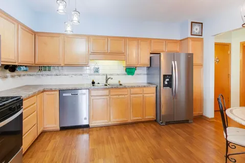 $325,000 | 770 Pearson Street, Unit 808, Des Plaines, IL 60016