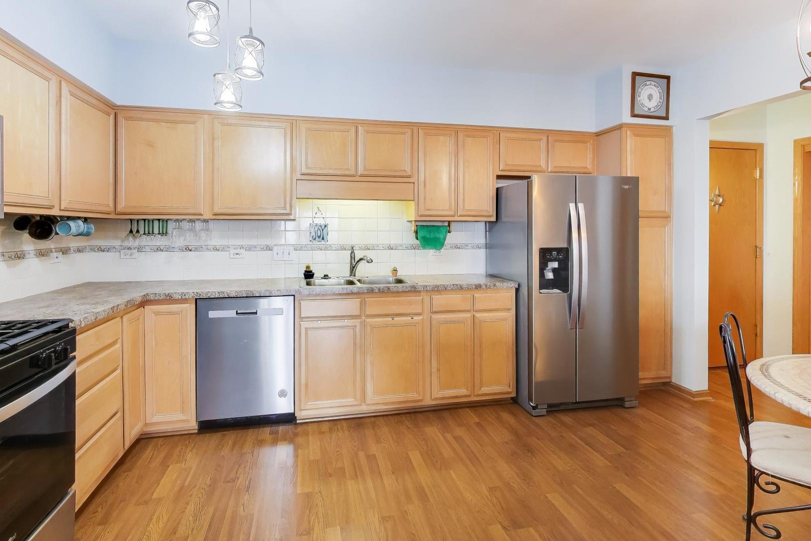 770 Pearson Street, Unit 808 Des Plaines, IL 60016 - Photo 3 of 18