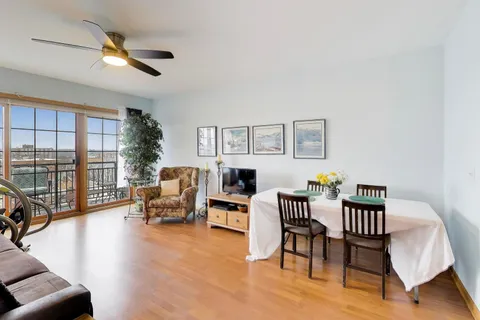 $325,000 | 770 Pearson Street, Unit 808, Des Plaines, IL 60016