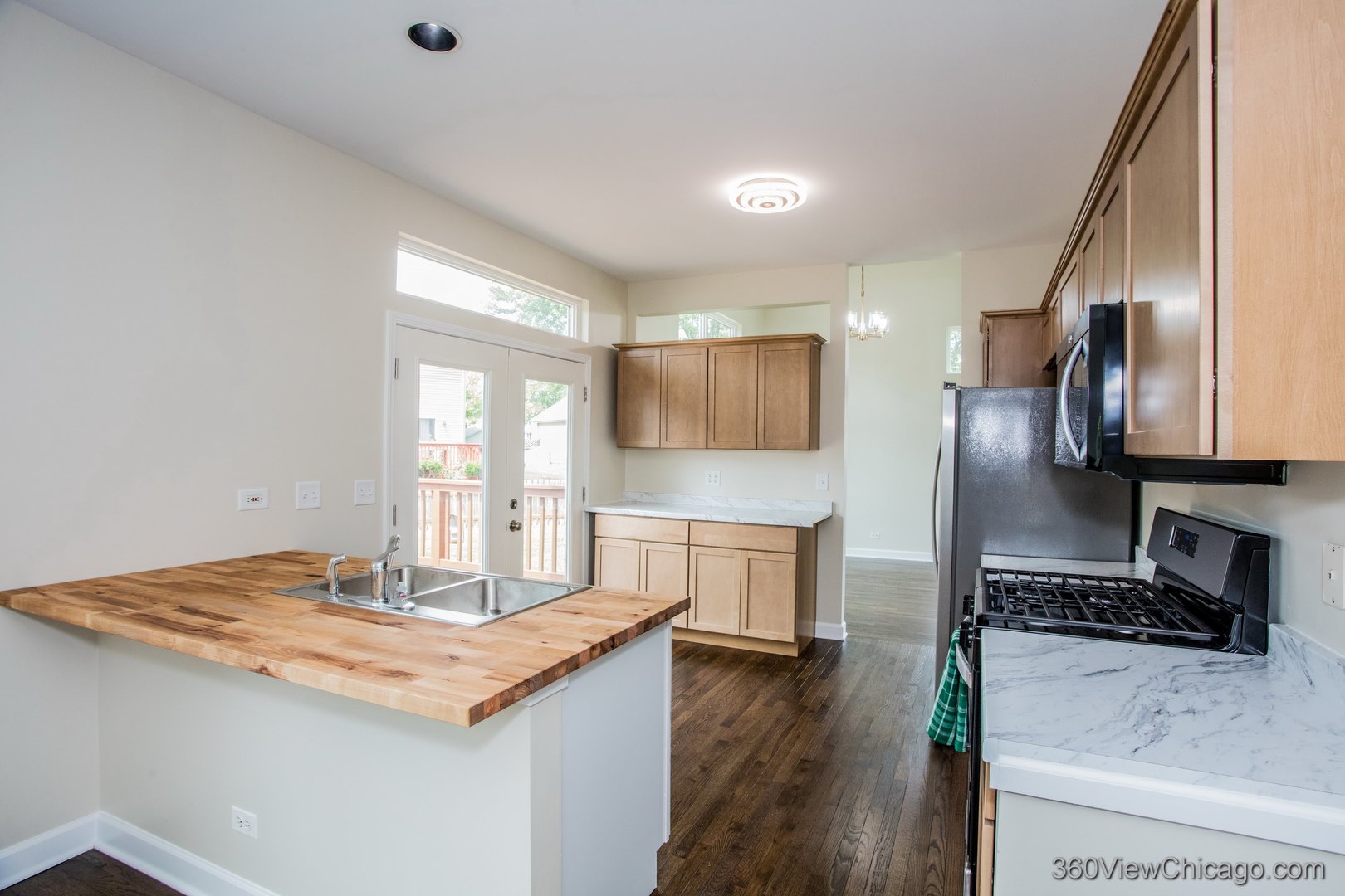 305 West Applegate Court Round Lake, IL 60073 - Photo 8 of 32