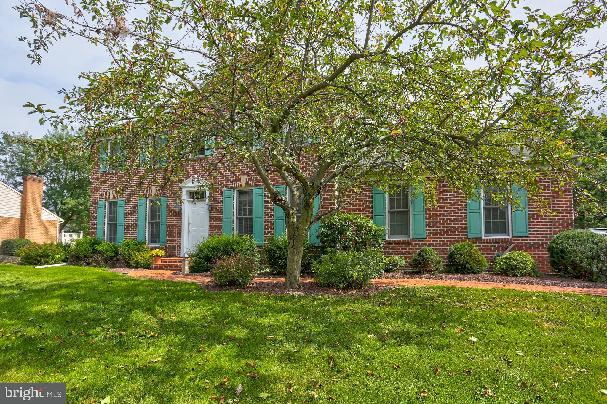 287 Kingsbridge Drive Lititz, PA 17543 - Photo 2 of 44