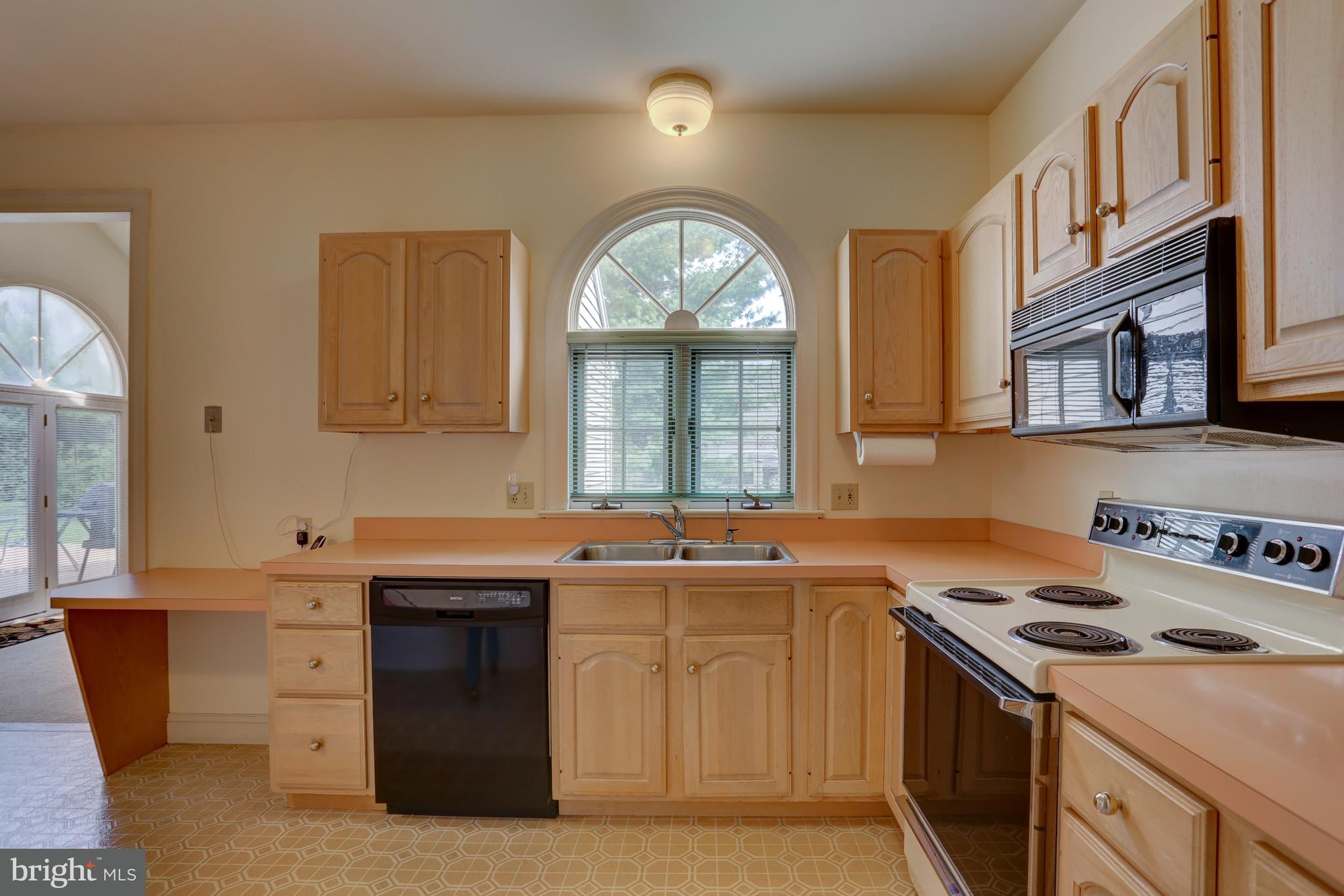 287 Kingsbridge Drive Lititz, PA 17543 - Photo 14 of 44
