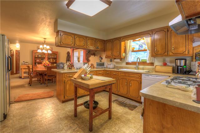 550 Puncheon Creek Road Lafayette, TN 37083 - Photo 6 of 20 This is a great kitchen! Plenty of counter and cabinet space!