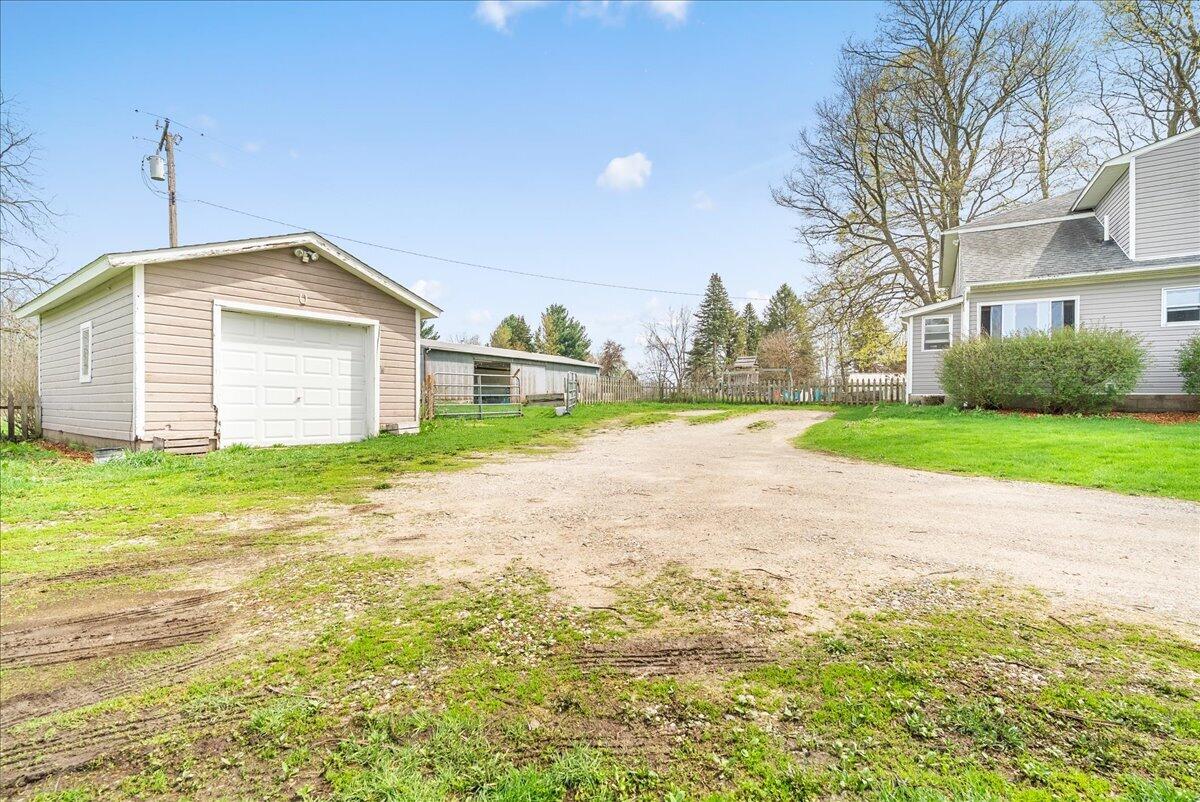 975 South Elliott Road Fowlerville, MI 48836 - Photo 4 of 56 10-Media Jett - 22