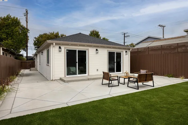 $949,000 | 1465 Sixth Street, Berkeley, CA 94710