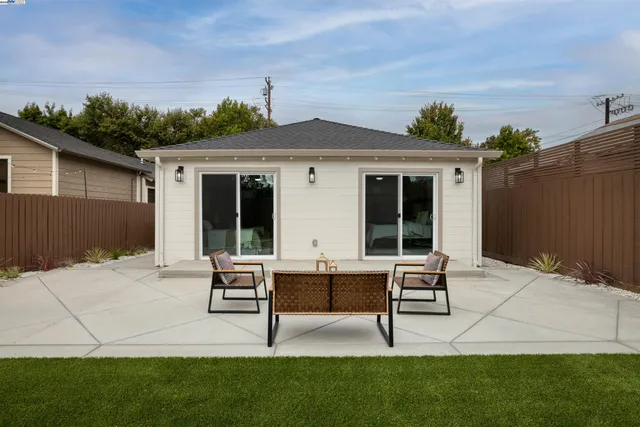 $949,000 | 1465 Sixth Street, Berkeley, CA 94710
