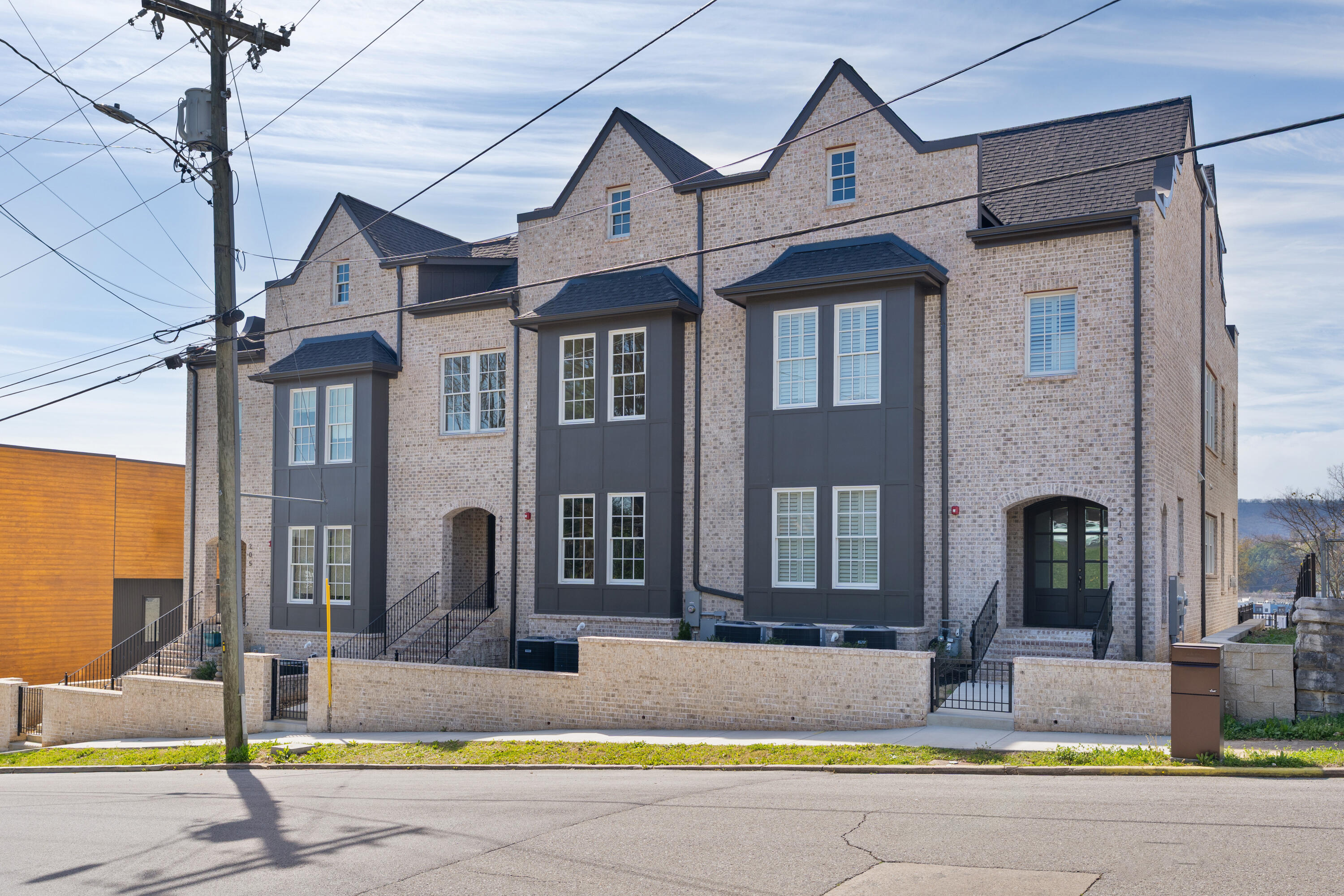 211 Forest Avenue Chattanooga, TN 37405 - Photo 6 of 62 13 - 211 Forest Ave - Exterior