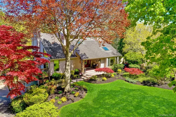 $999,999 | 9 Ernest Court, Smithtown, NY 11787