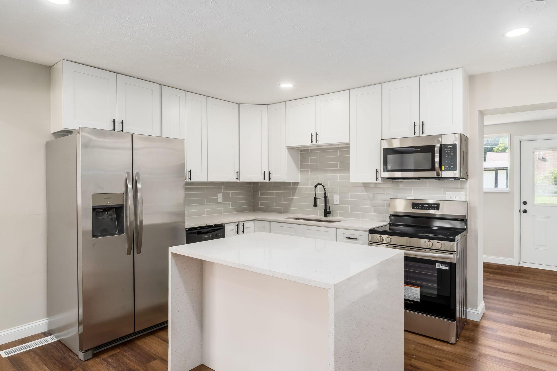 505 Beechwood Road Columbus, OH 43213 - Photo 10 of 40 New Appliances!