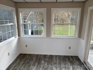 a view of empty room with window