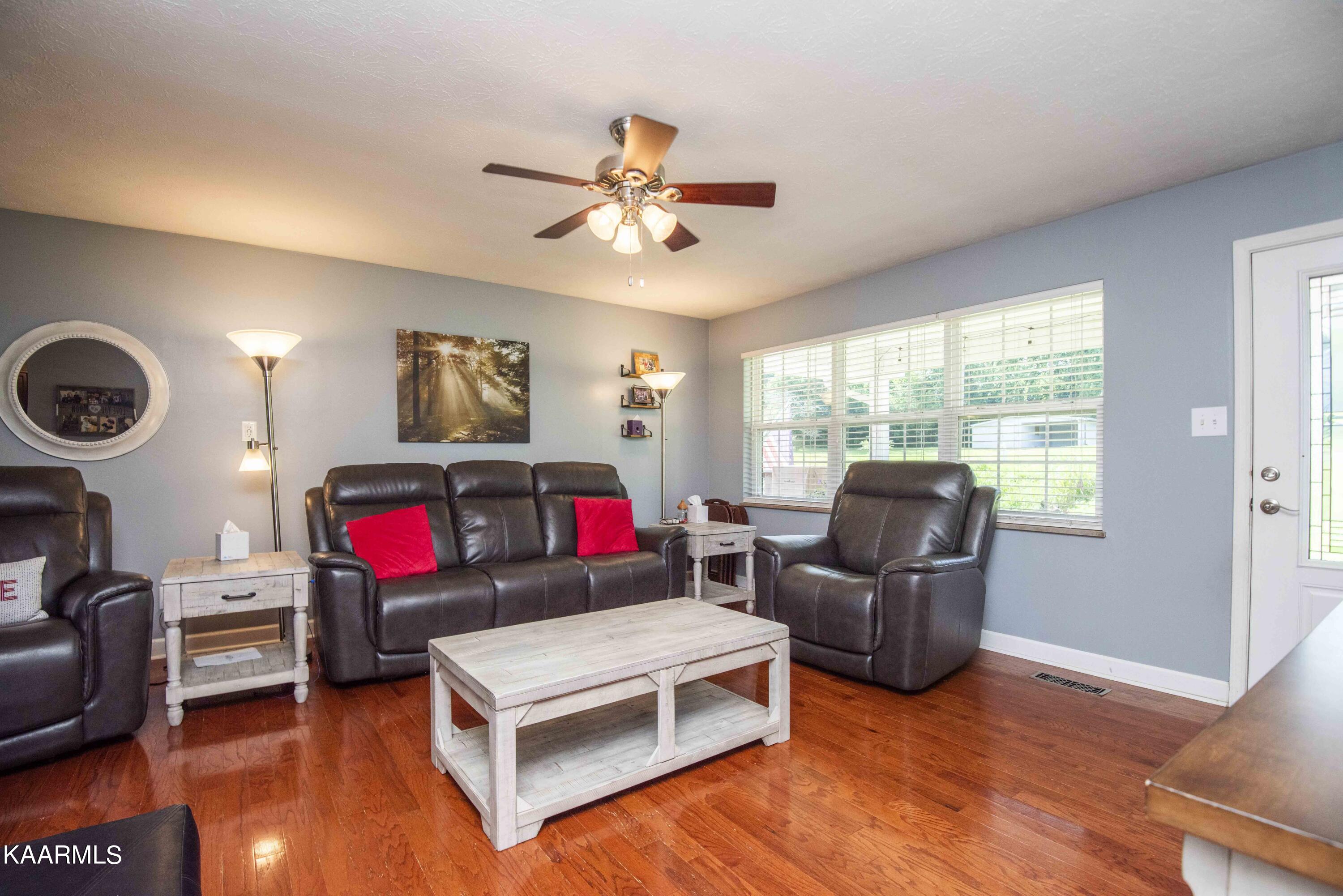 7217 North Ruggles Ferry Pike Knoxville, TN 37924 - Photo 6 of 20 living 2_1