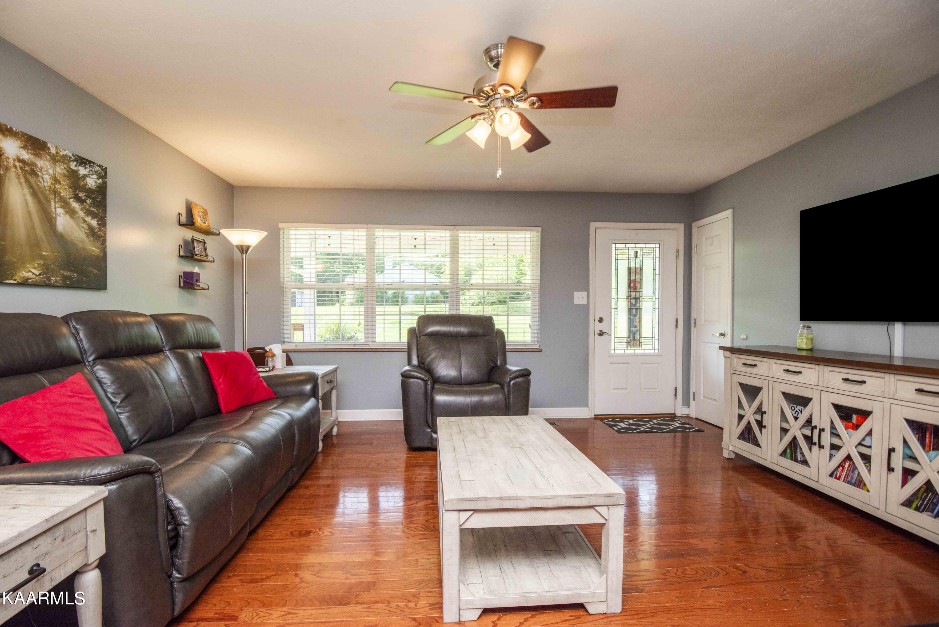7217 North Ruggles Ferry Pike Knoxville, TN 37924 - Photo 7 of 20 living 3_1