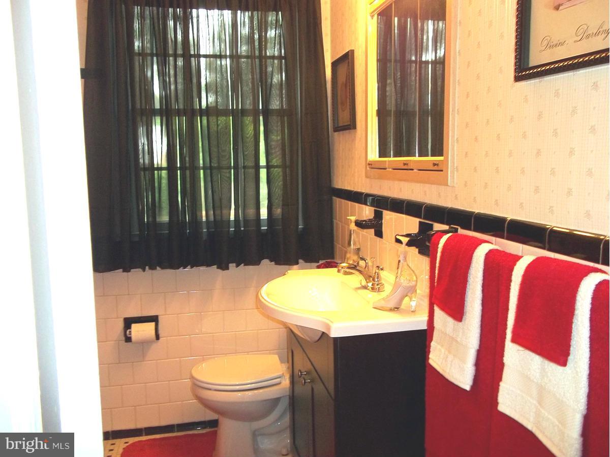 1811 Hanford Road Baltimore, MD 21237 - Photo 14 of 29 a bathroom with a sink and a toilet