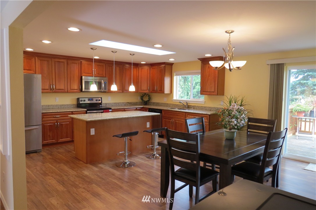 508 Stevens Avenue Northwest Renton, WA 98057 - Photo 4 of 16