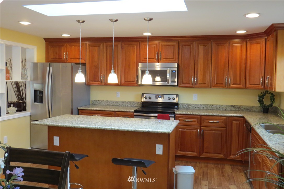 508 Stevens Avenue Northwest Renton, WA 98057 - Photo 6 of 16