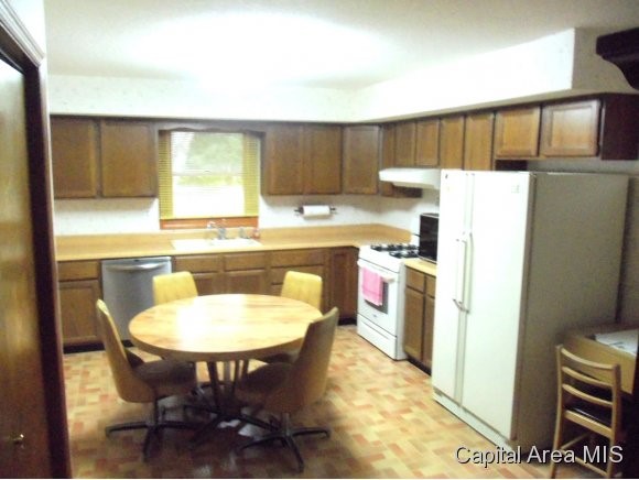 55 Ramblewood Road Chatham, IL 62629 - Photo 5 of 6 Gallery Image 5