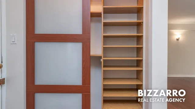 a view of front door with entryway