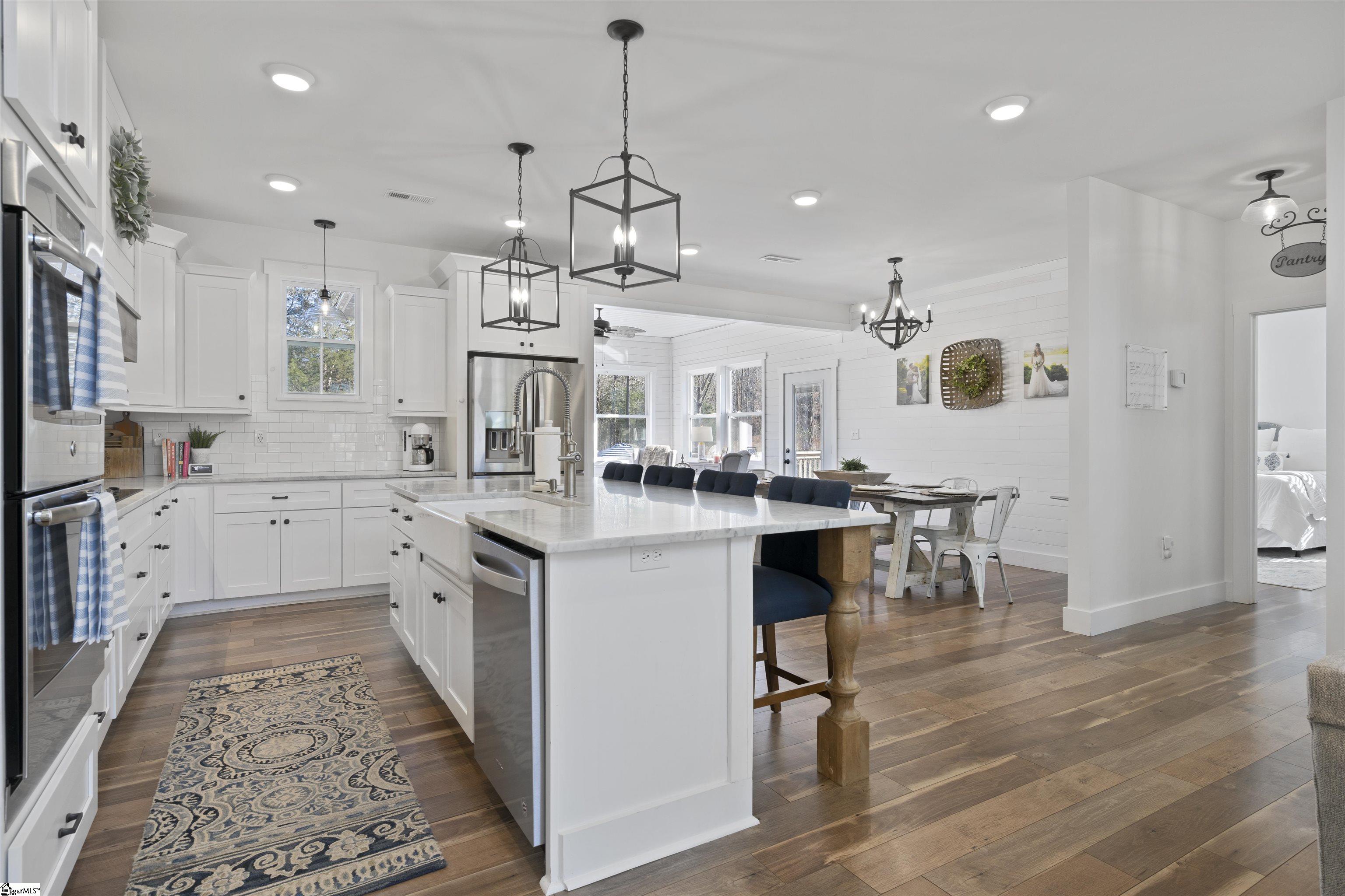19 Carolina Way Fountain Inn, SC 29644 - Photo 14 of 36 Oversized Quartz Island