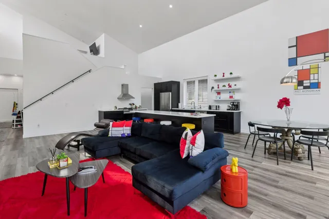 $699,900 | 1021 Gardner Street East, Wayzata, MN 55391