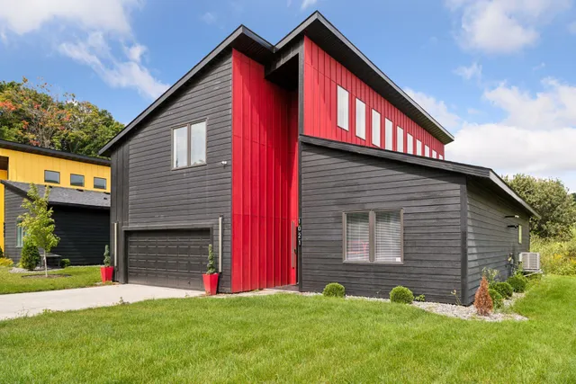 $699,900 | 1021 Gardner Street East, Wayzata, MN 55391