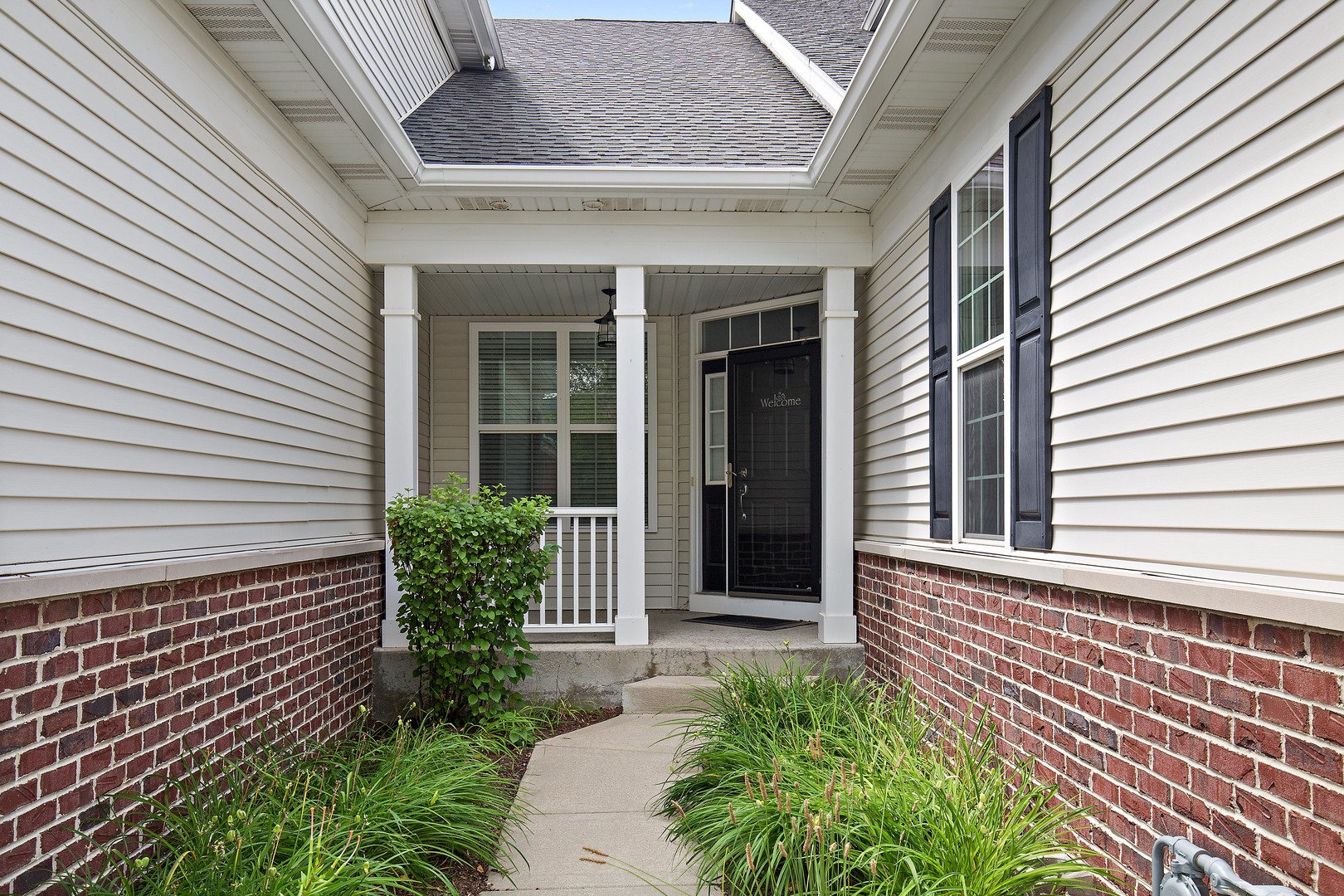 1032 Riviera Drive Elgin, IL 60124 - Photo 2 of 26