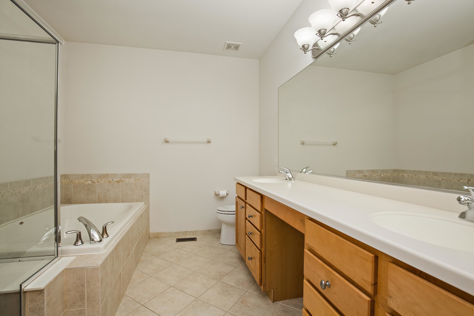 1032 Riviera Drive Elgin, IL 60124 - Photo 11 of 26