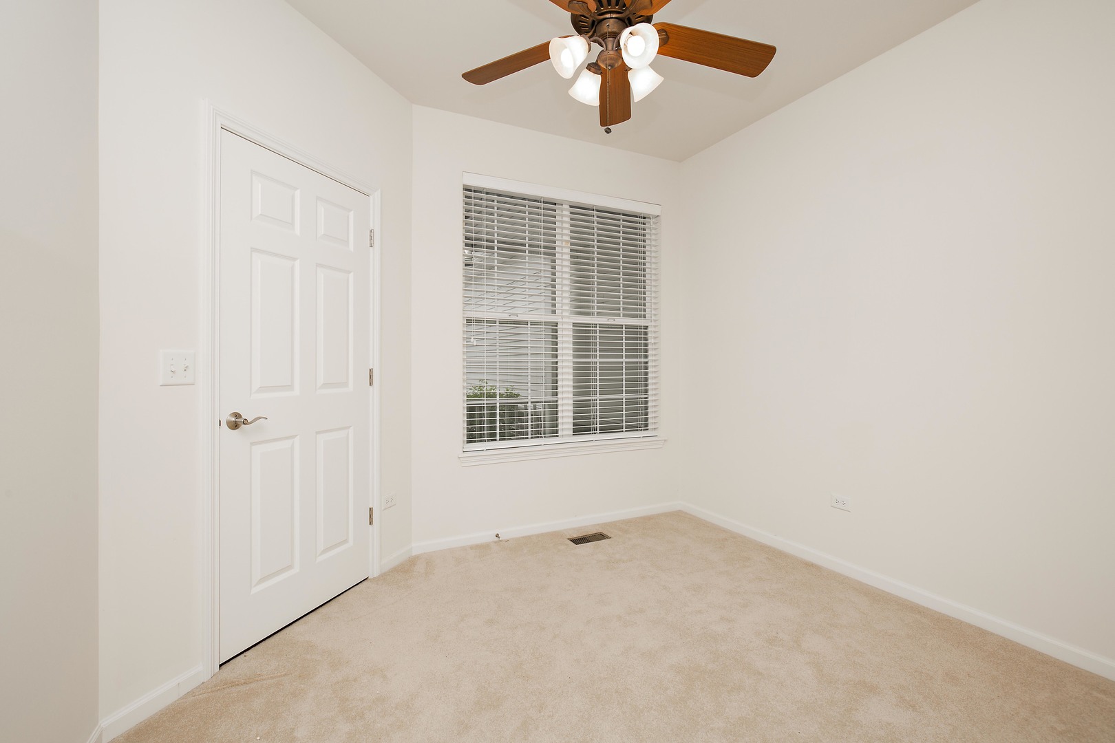 1032 Riviera Drive Elgin, IL 60124 - Photo 12 of 26