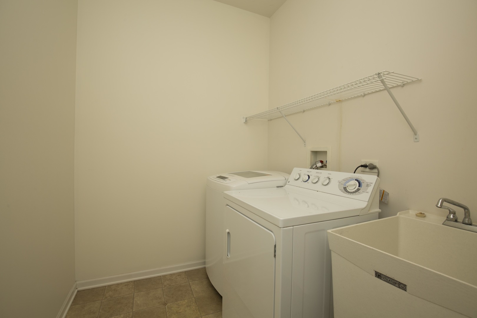 1032 Riviera Drive Elgin, IL 60124 - Photo 15 of 26