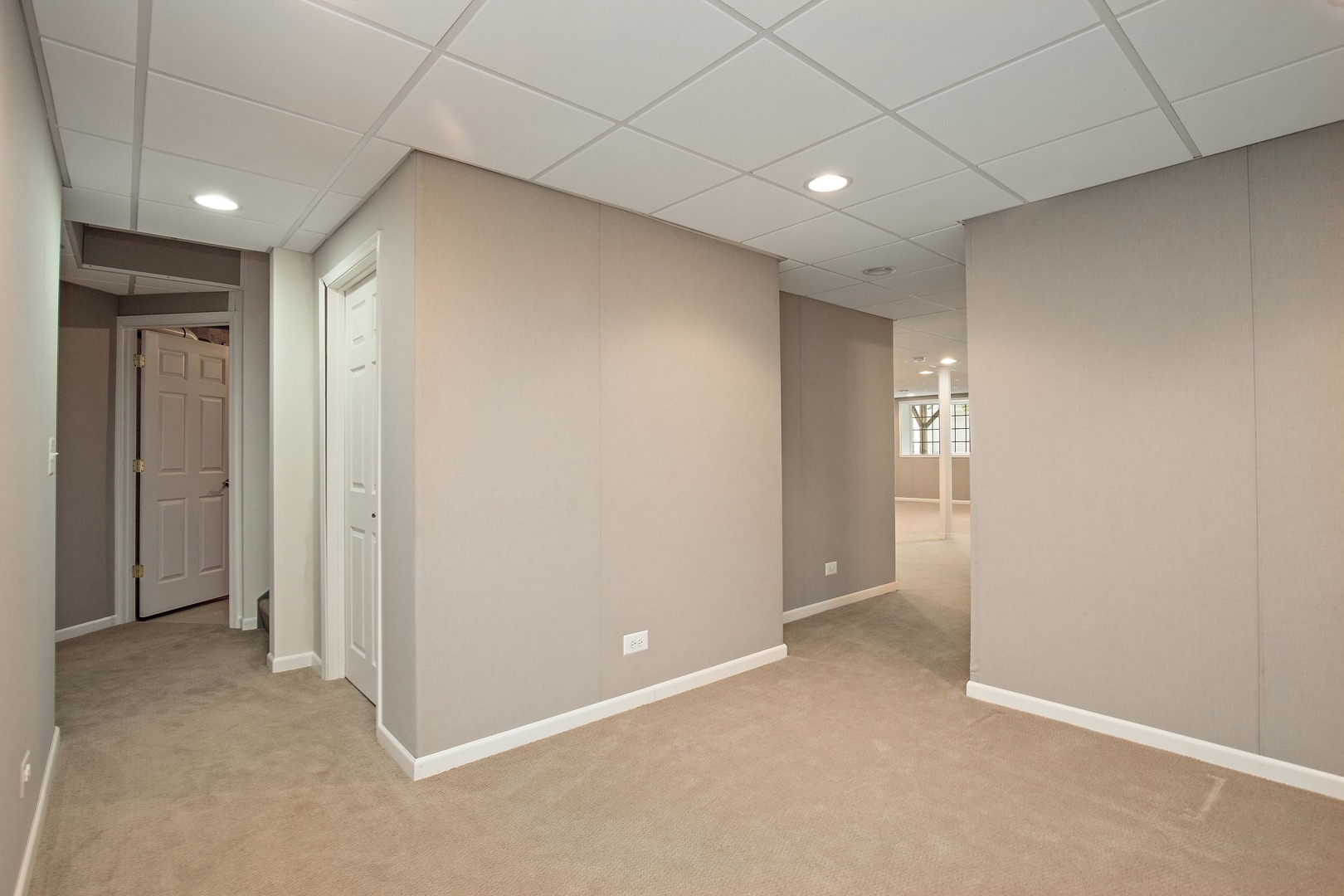 1032 Riviera Drive Elgin, IL 60124 - Photo 16 of 26