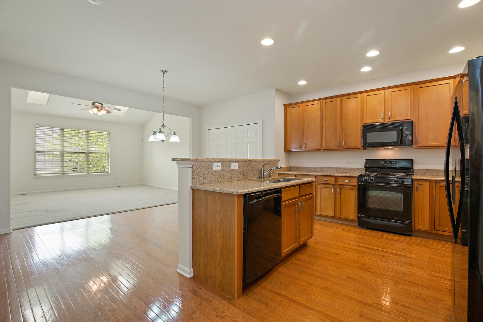 1032 Riviera Drive Elgin, IL 60124 - Photo 5 of 26