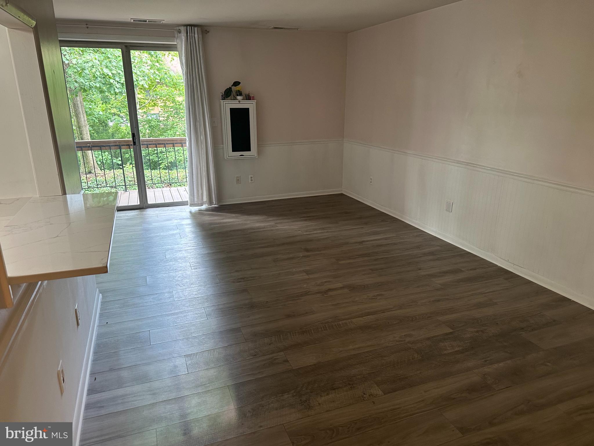 22 Cross Keys Road, Unit 22D Baltimore, MD 21210 - Photo 4 of 16 Living Room